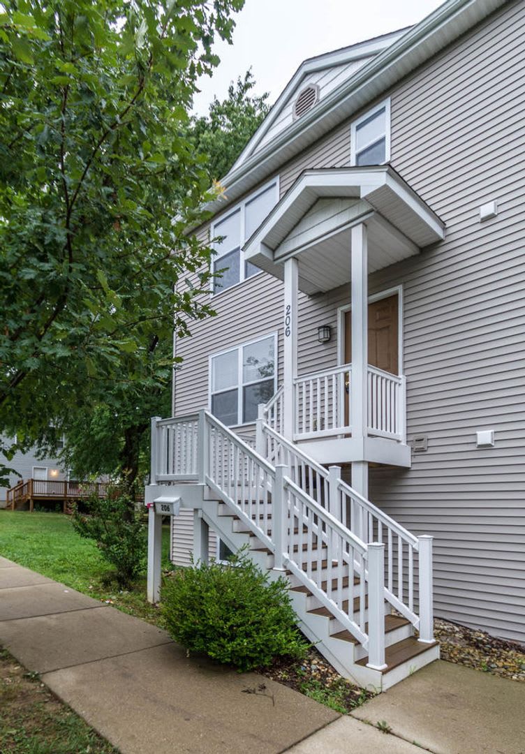 202 E 20th – photo 1