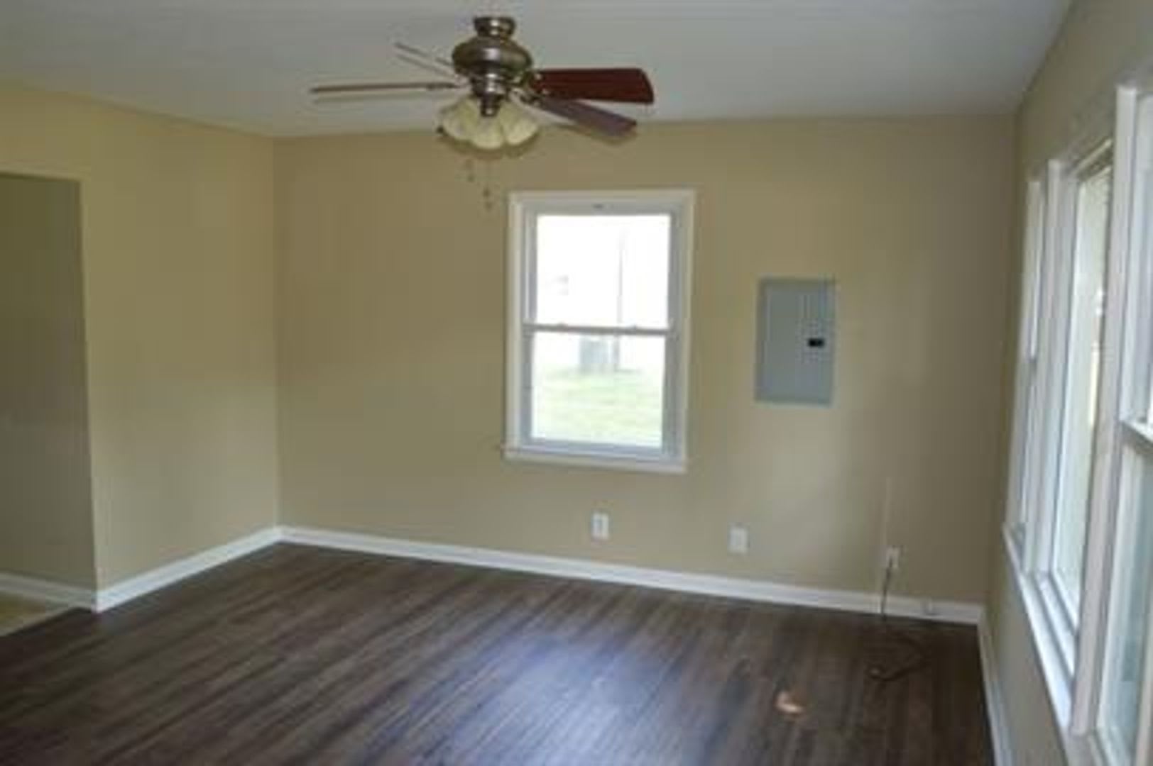 4Br 1 Ba Home In Shively With Updates New Kitchen And More 5609 Goldenrod Louisville Ky 40272 – photo 3