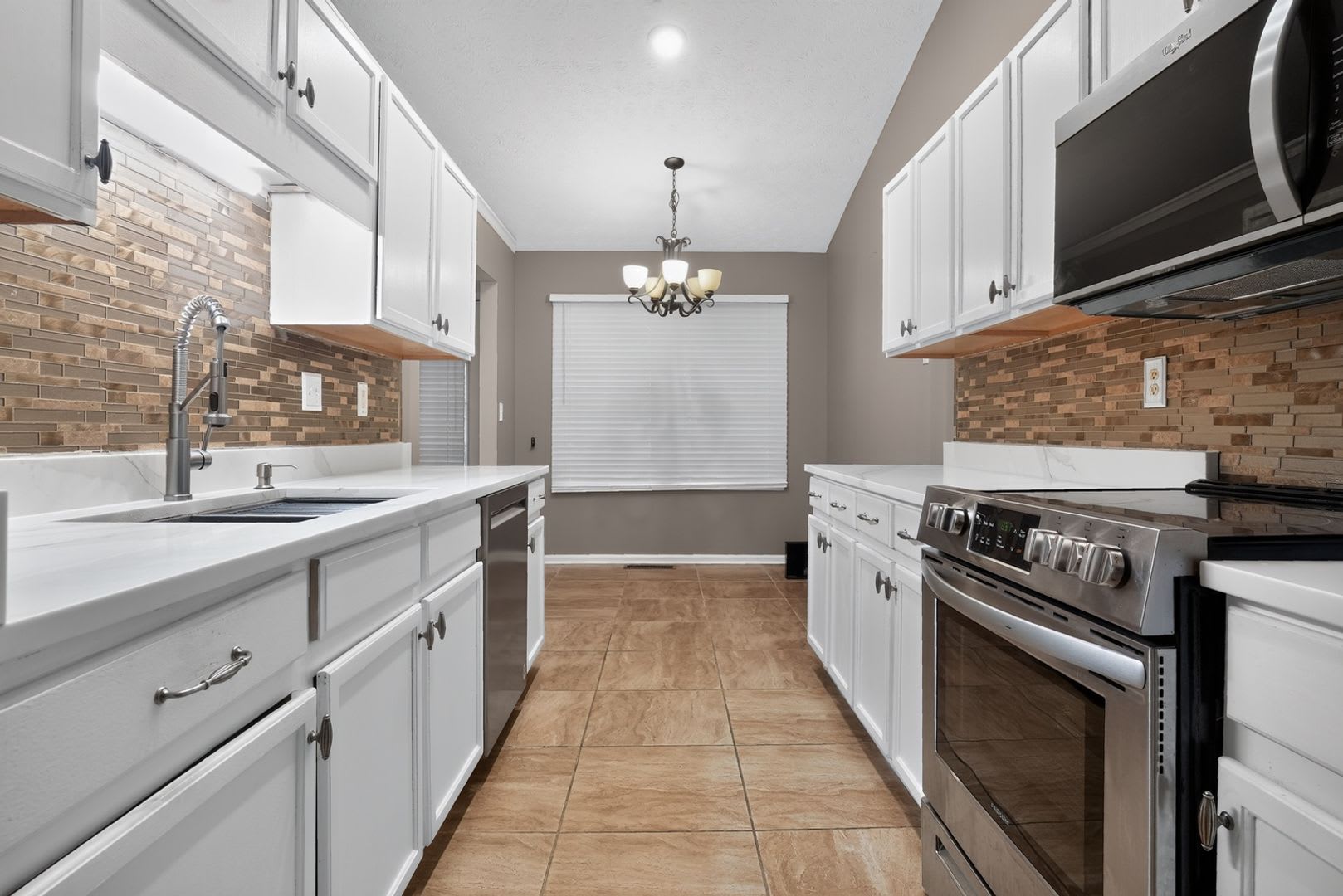 Spacious 5BR House in Ellenwood – photo 3