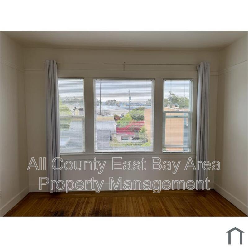 489 55Th St – photo 2