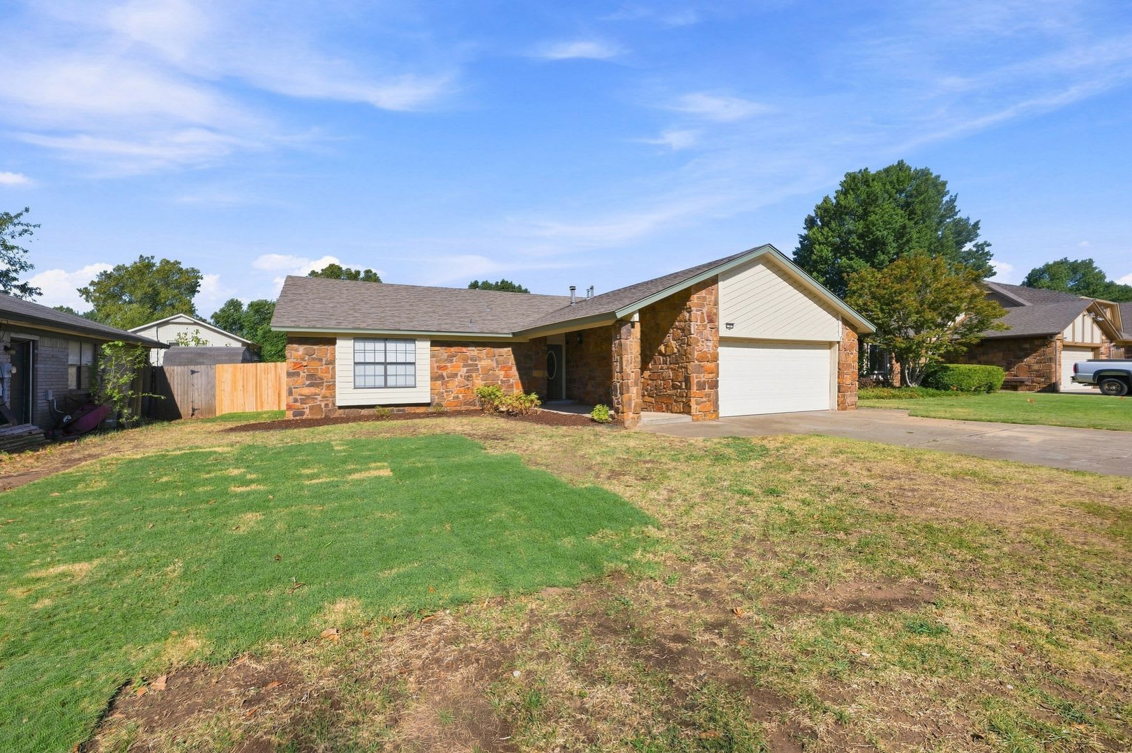 Charming 3 bed, 2 bath home in desirable Indian Springs area – photo 3