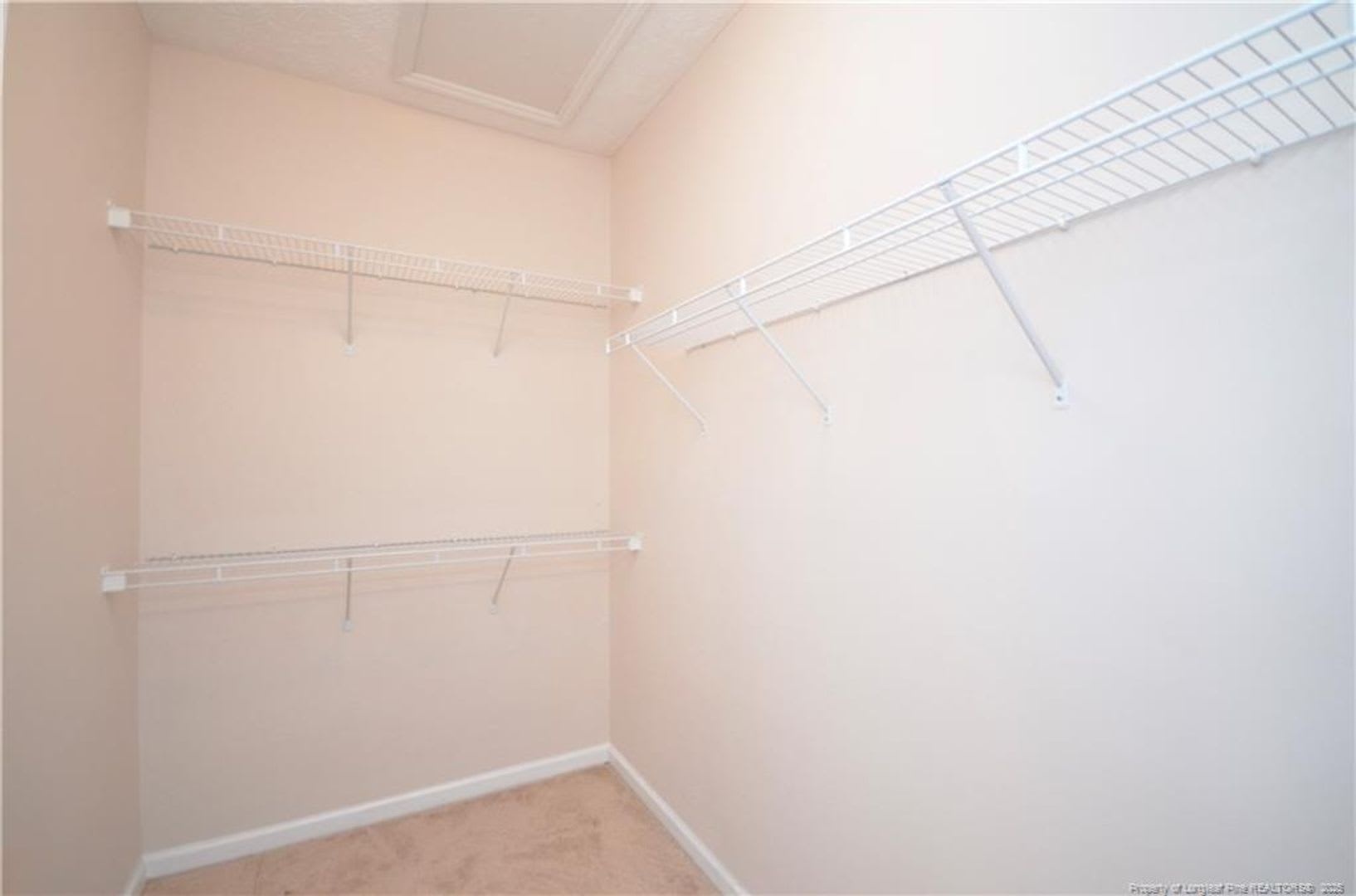 Well maintained 2nd-story condo – photo 5