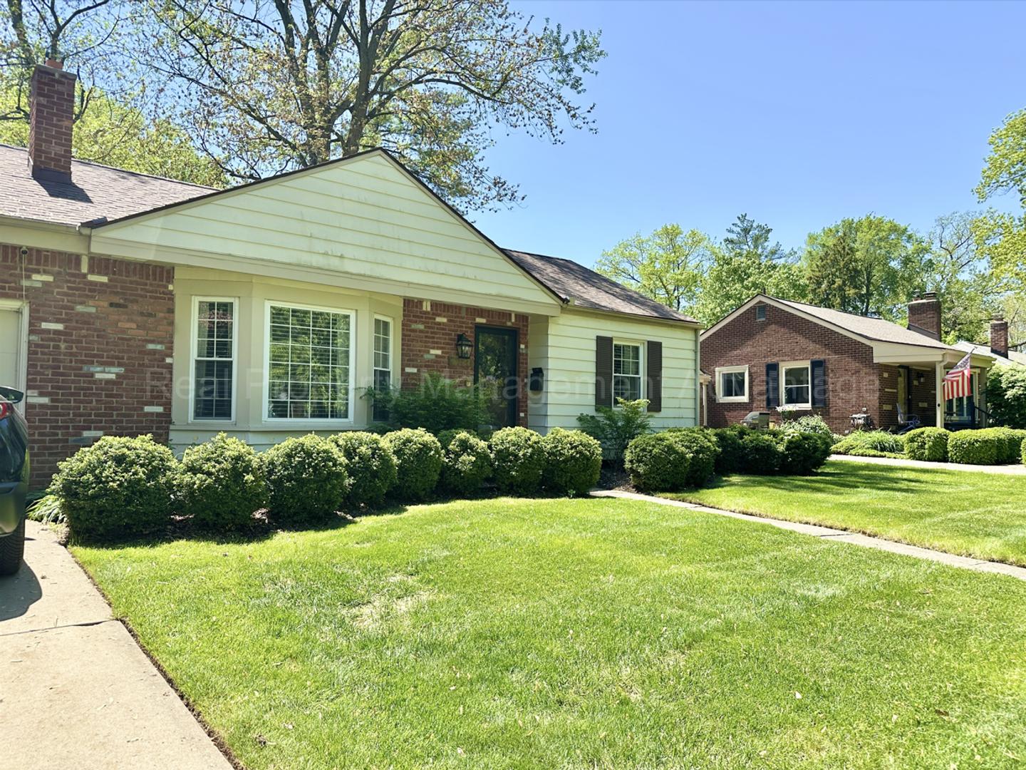 Updated 3 Bed Ranch Steps From Downtown Birmingham Woodward – photo 2