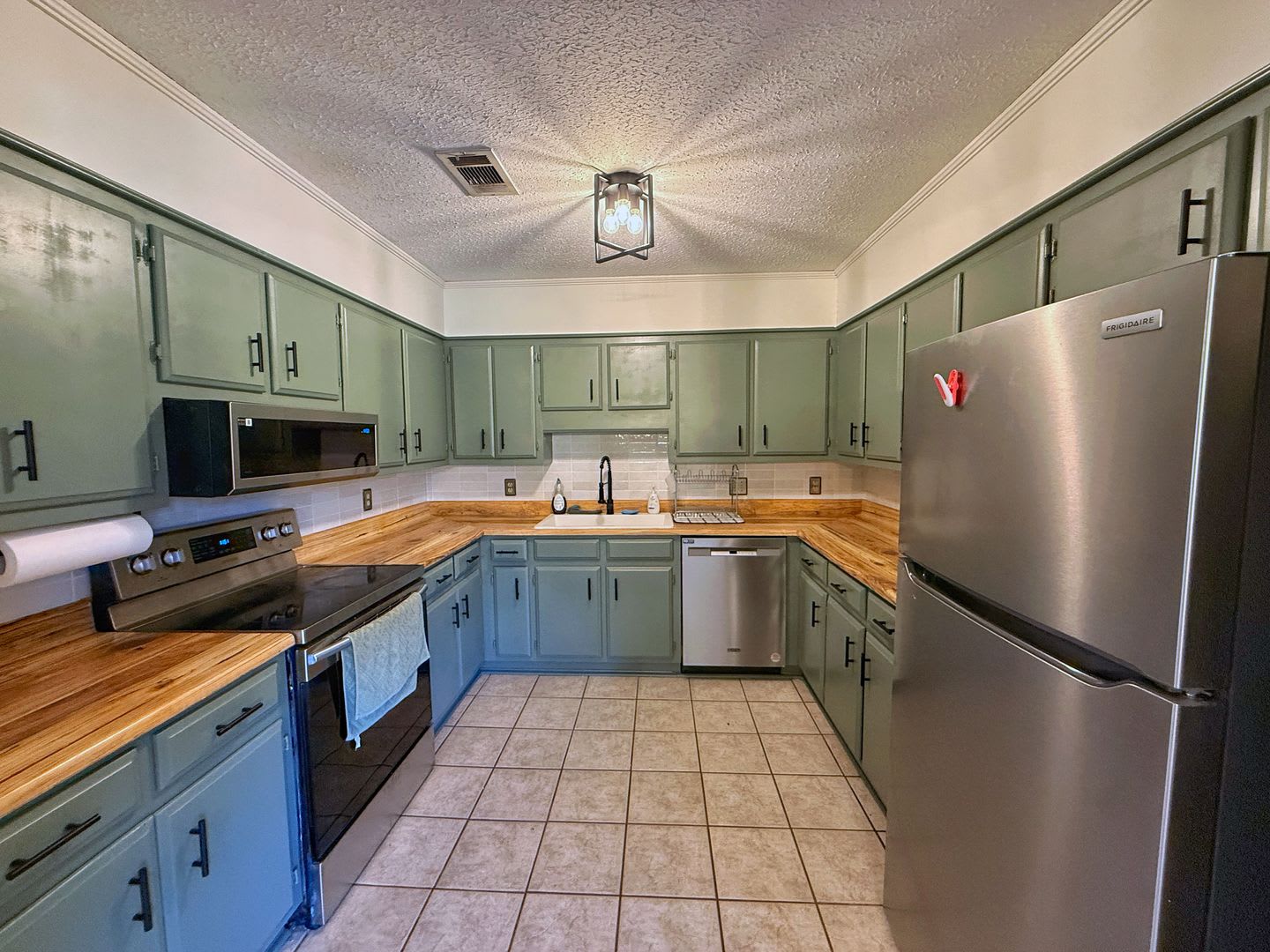 Charming NE Columbus Home with Vaulted Ceiling, Fireplace & Patio Spaces – photo 5
