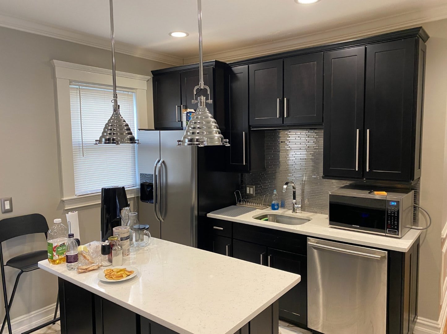 2 MONTHS FREE! NO FEE! LUXURY APT w. Laundry in Unit. 2 Parking Spots Inc. Pet Friendly! – photo 2