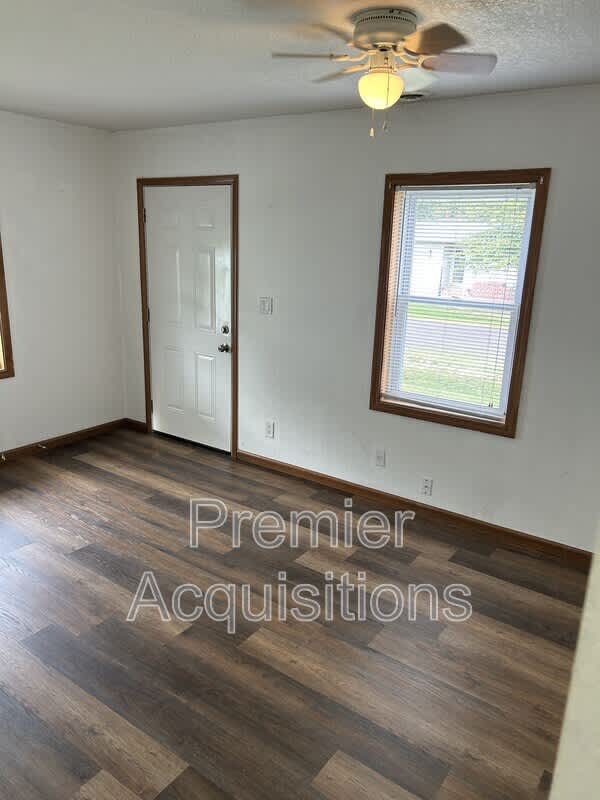 208 E Bland St – photo 3
