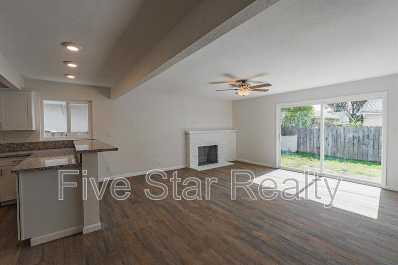 1734 HARRIS STREET – photo 3