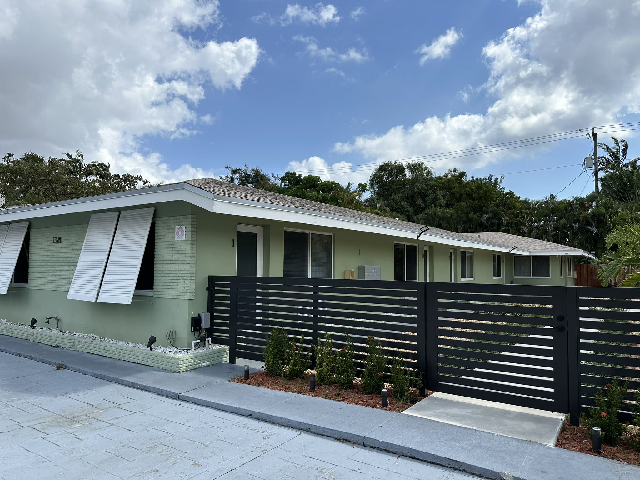 1324 Northeast 16Th Avenue 2 – photo 1