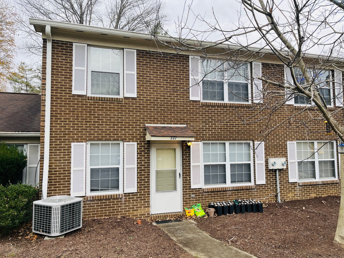 2 Bedroom 1.5 Bathroom Townhouse – photo 2