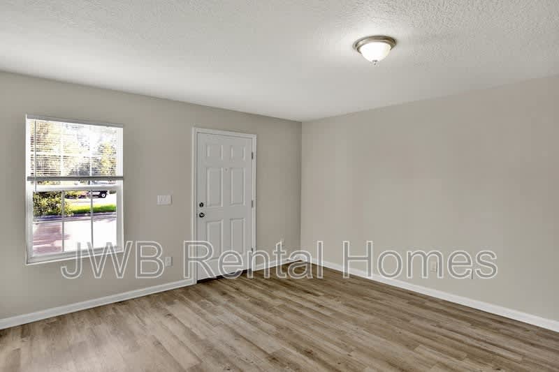 8480 McGirts Village Ln – photo 5