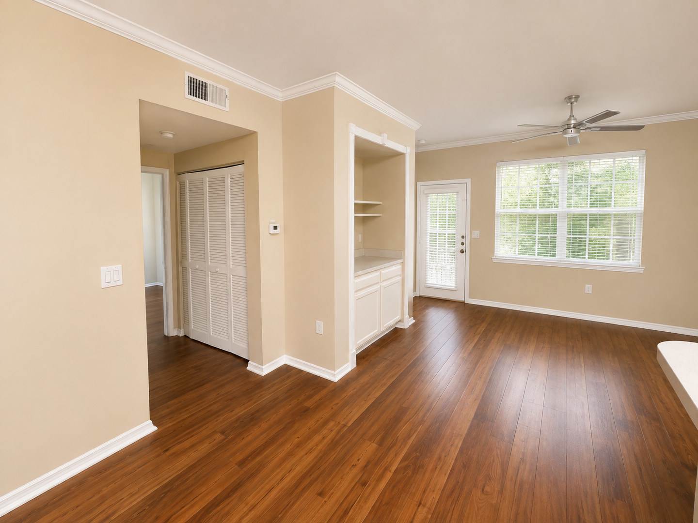 Beautiful 2BR Condo in Prime Orlando Location ~ No carpet! – photo 3