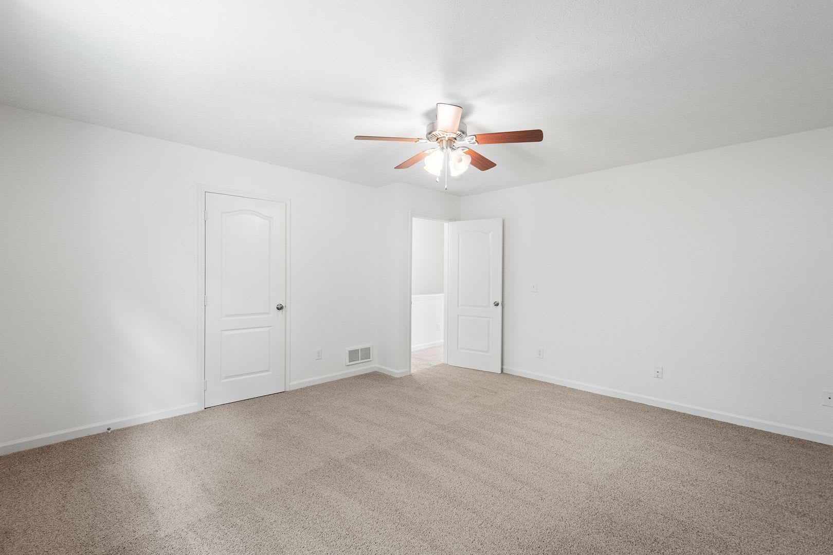 AVAILABLE OCTOBER 1ST!! 2-BEDROOM TOWNHOME IN NORTH VERSAILLES! – photo 5