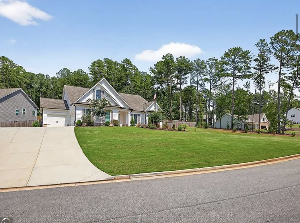 2121 Charmond Drive – photo 1