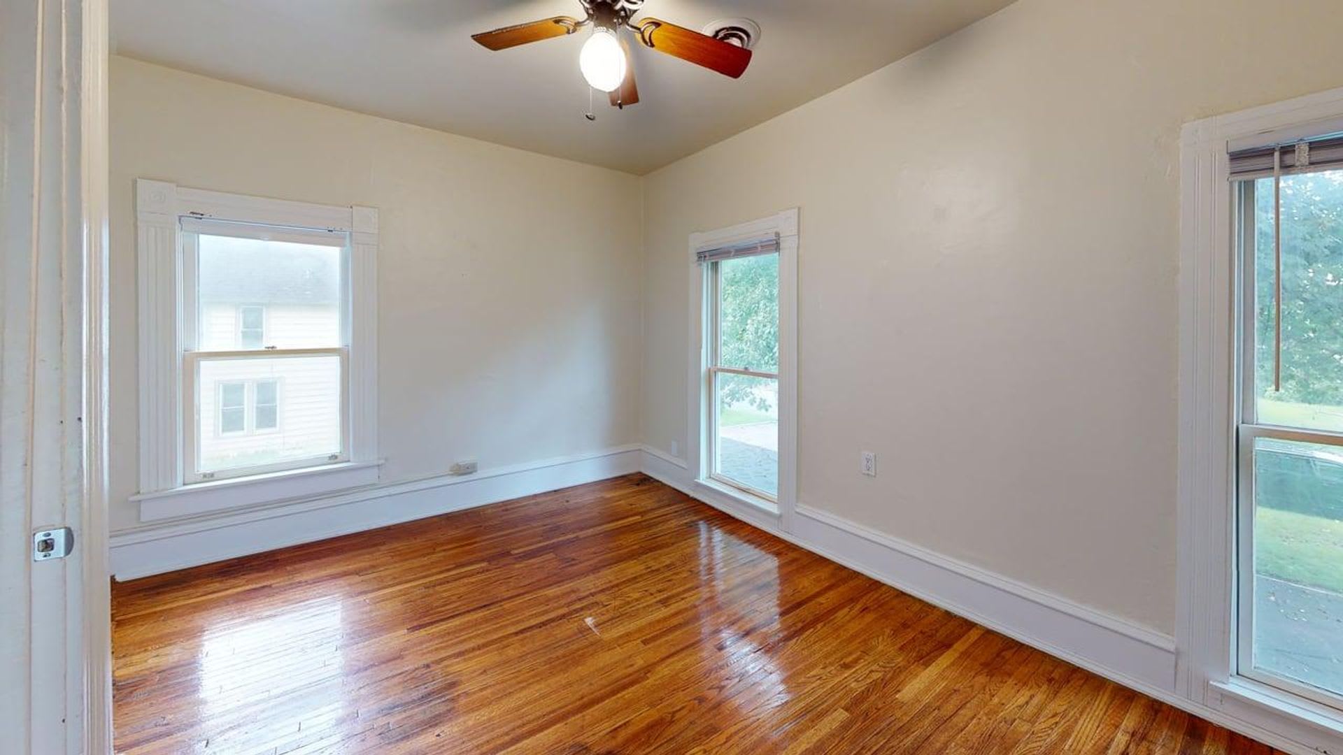 Cute, Clean, Convenient 2 Bedroom Unit in Downtown Ames – photo 2