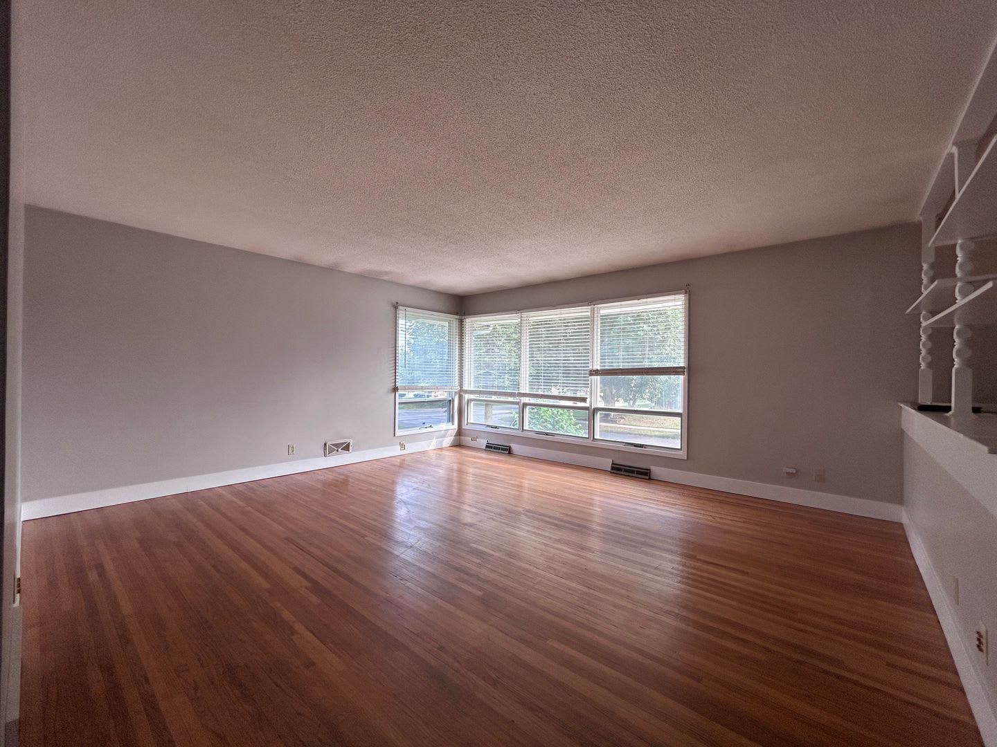 4 Bed 2 Bath – photo 5