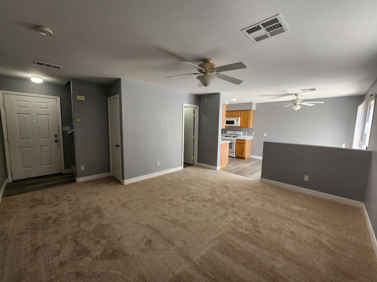 Henderson 3 Bed 2 5 Bath Townhome With Spacious Kitchen Private Backyard Large Primary Suite 2 Car Garage – photo 4