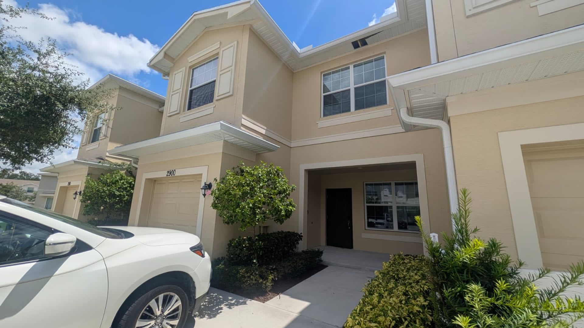 Spacious Townhome in Desirable Vizcaya Falls 3-bedroom, 2.5-bath townhome – photo 1
