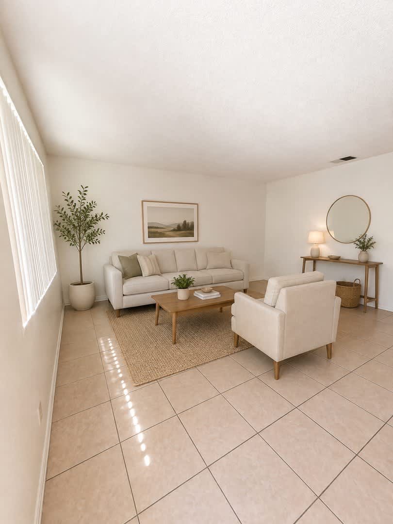 2334 2412 W Dennett Ave – photo 2