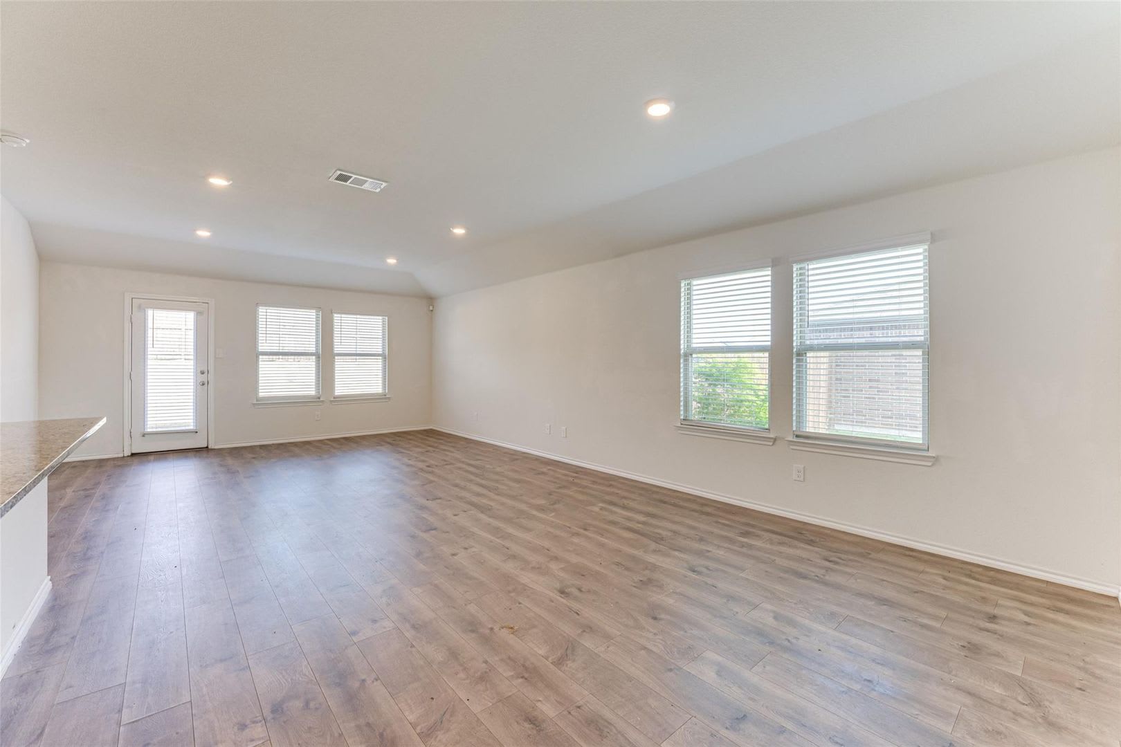 Charming 5-Bedroom Haven in Vibrant Josephine Community! – photo 5