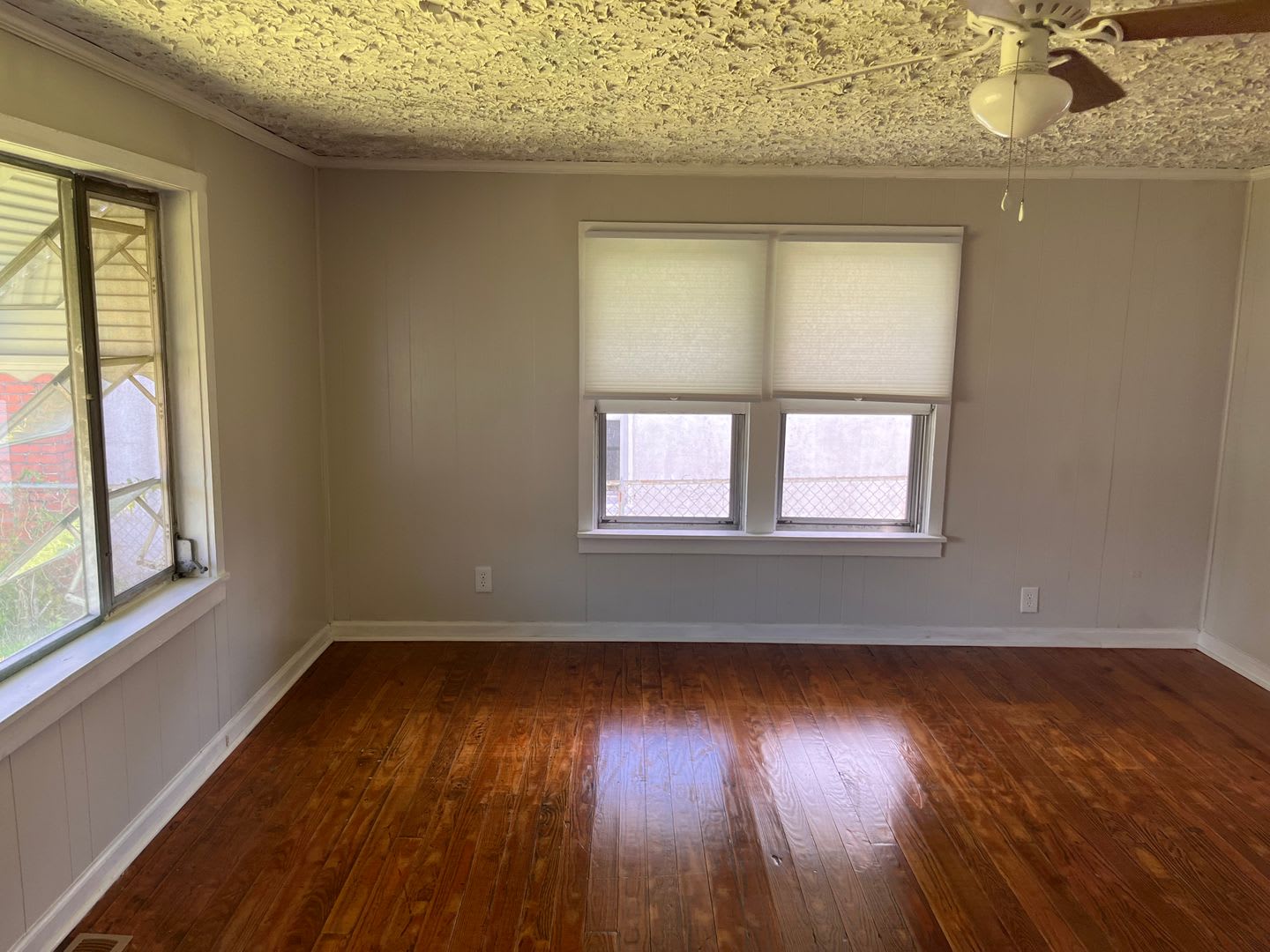 2 bedroom home in Historic Downtown Walking District of Morehead City with fenced in yard – photo 2