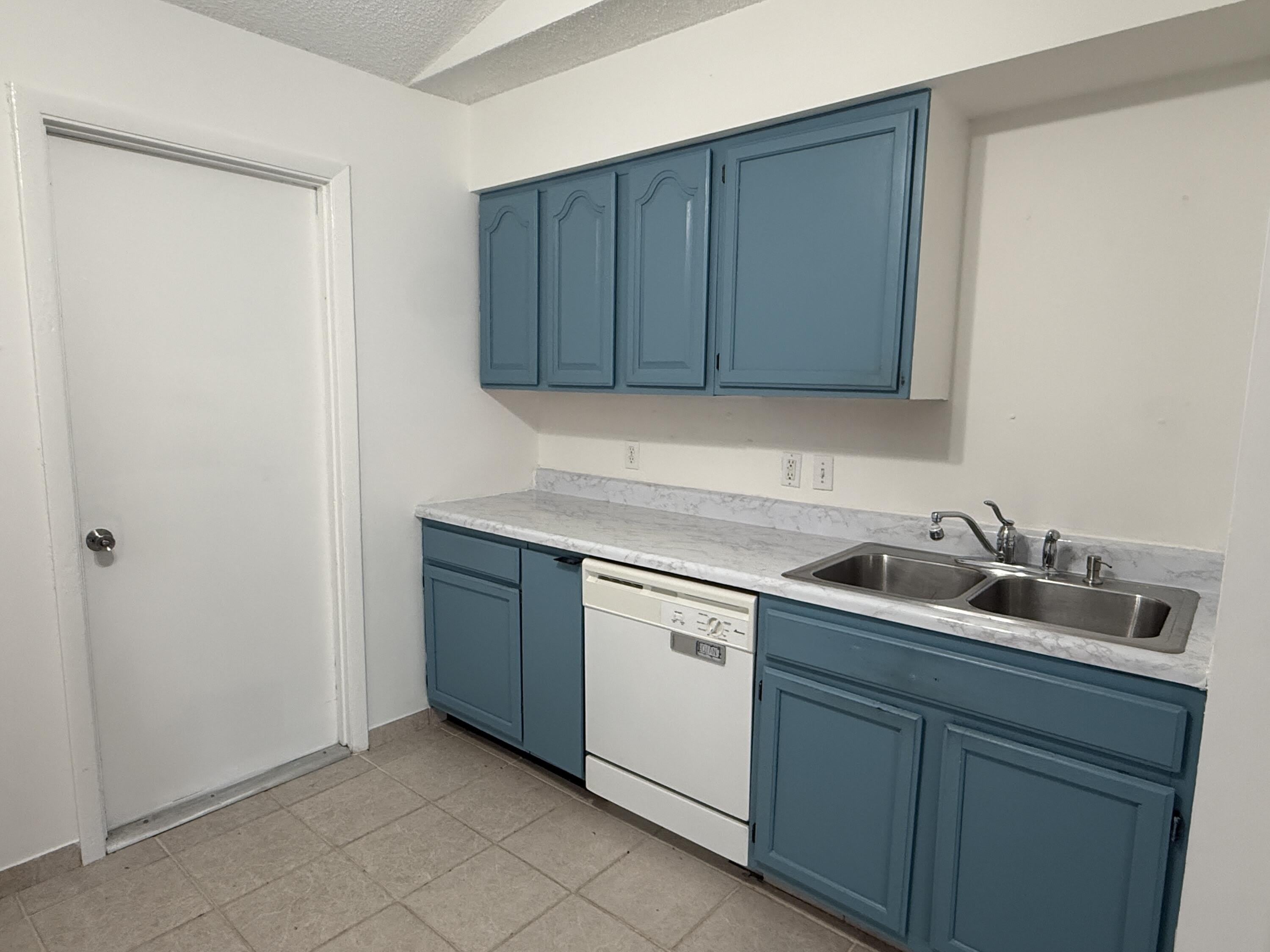 1194 SW Granadeer Street – photo 4