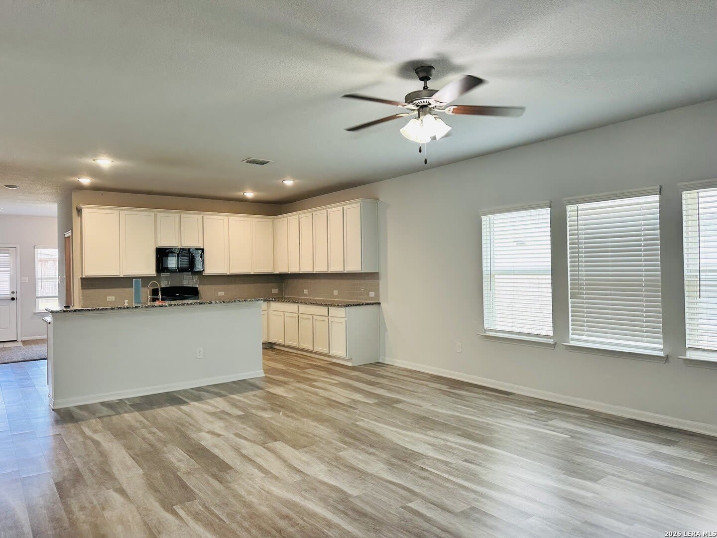 8907 LADBROKE GRV – photo 4