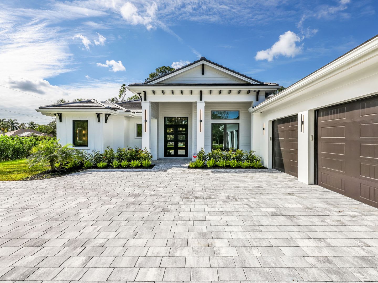 Brand-new contemporary estate on 2.27 private acres – photo 1