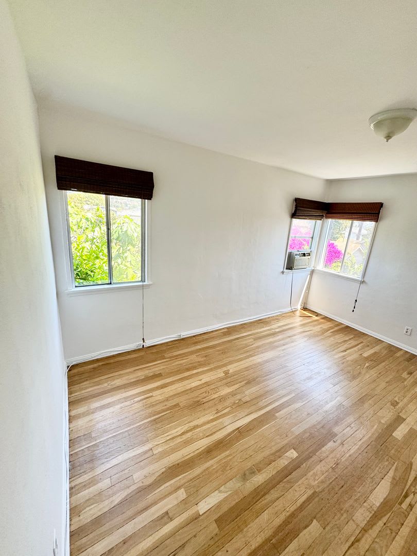 1816 Hillhurst Ave – photo 3