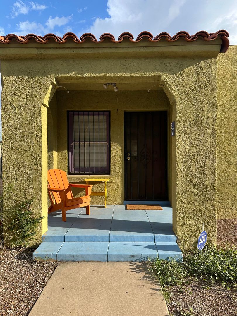 Now Accepting Pets Across Street From U Of A – photo 5