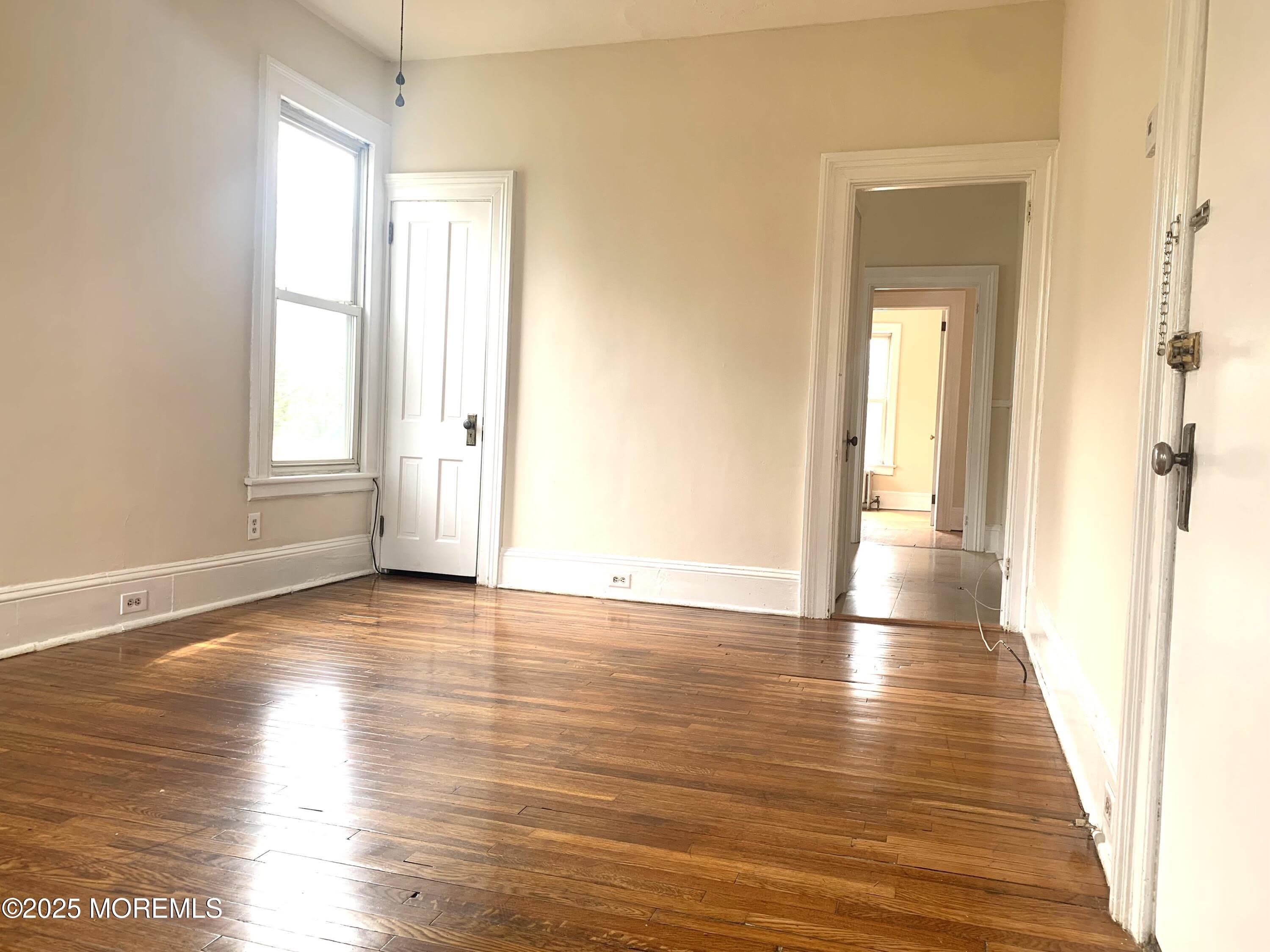 207 Woodbridge Avenue – photo 4