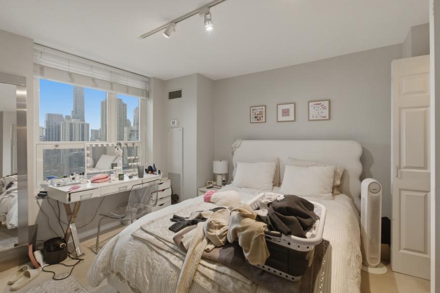 345 North LaSalle Drive – photo 2