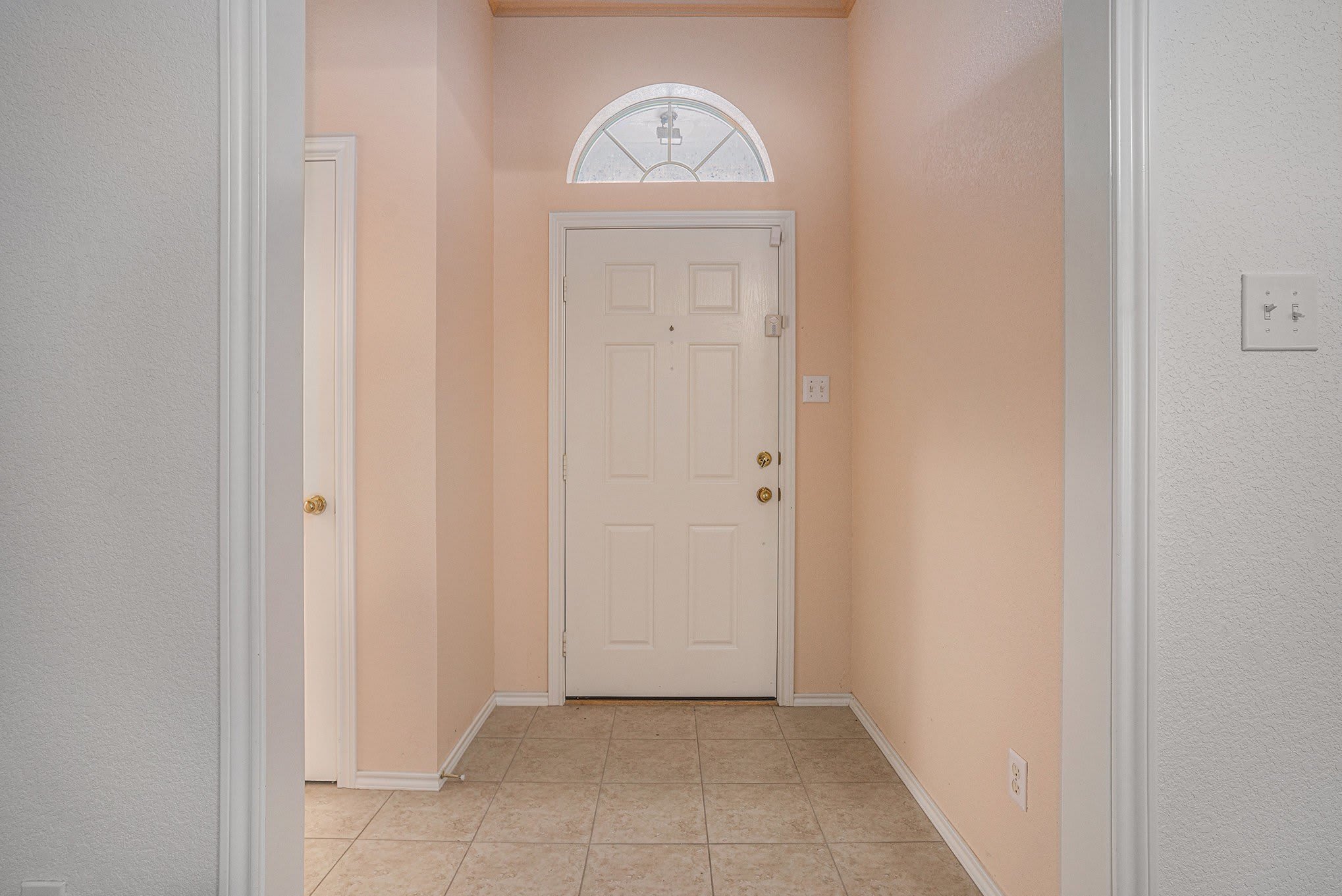 1307 Hyde Park Boulevard – photo 4