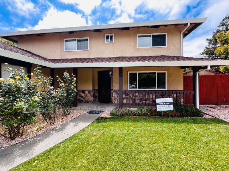 493 Dahlia St – photo 3