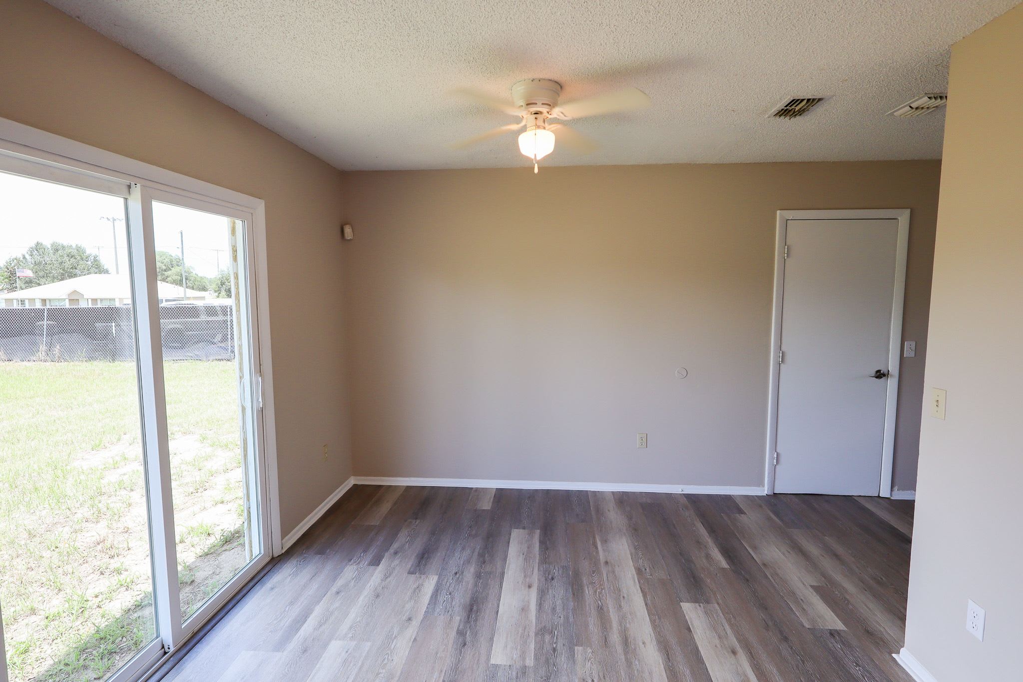 199 Willow Rd – photo 3