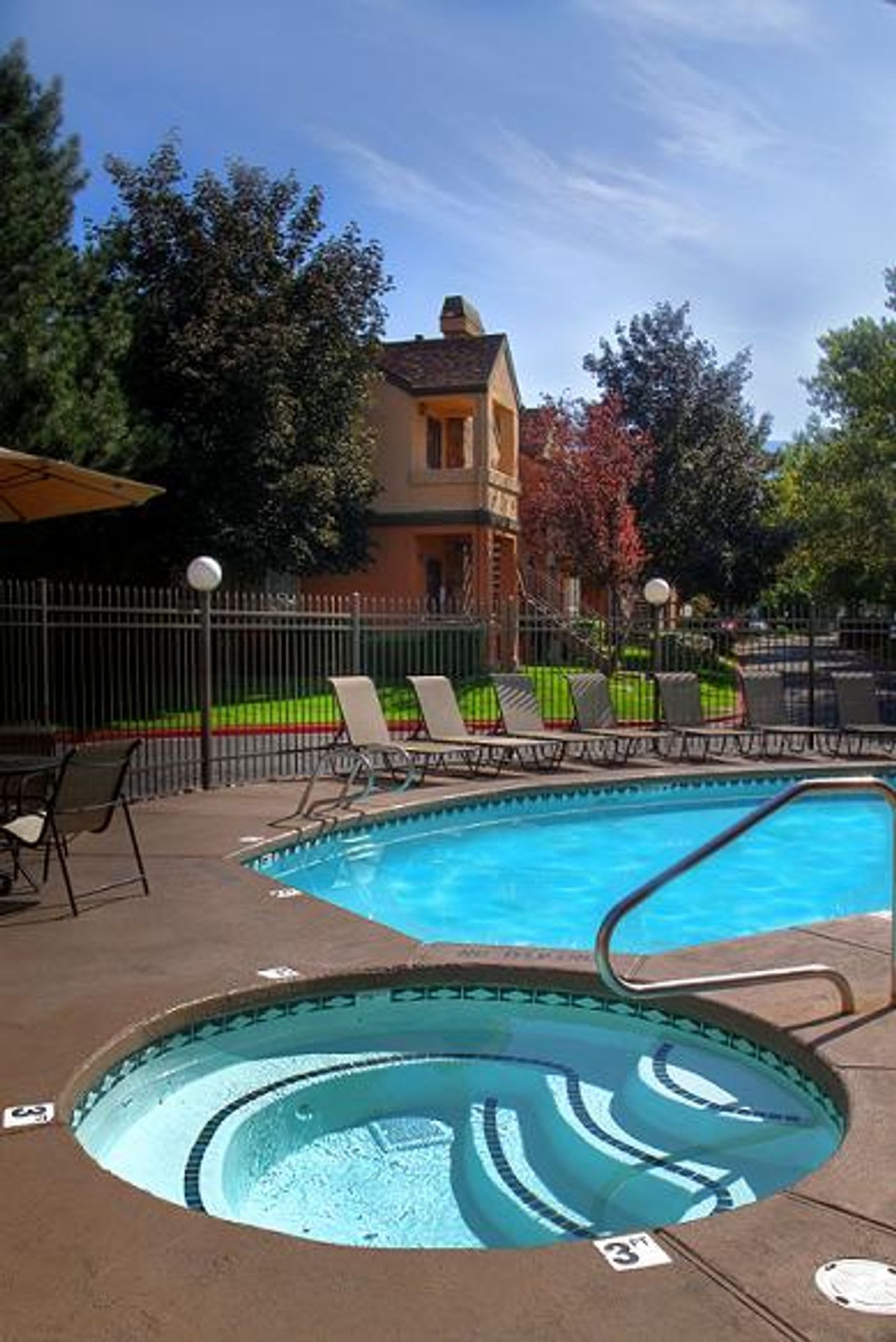 Vine Gate Apartments & Townhomes – photo 5