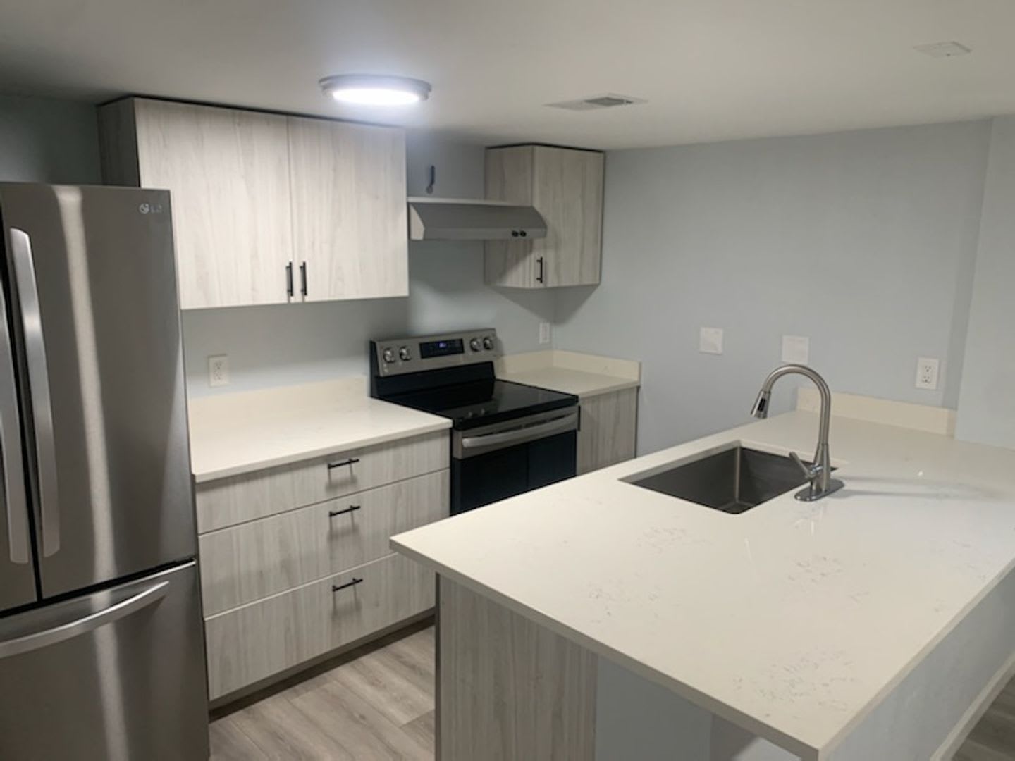 Beautifully Renovated 2 Bedroom In Aurora Near Stanley Marketplace Special – photo 1