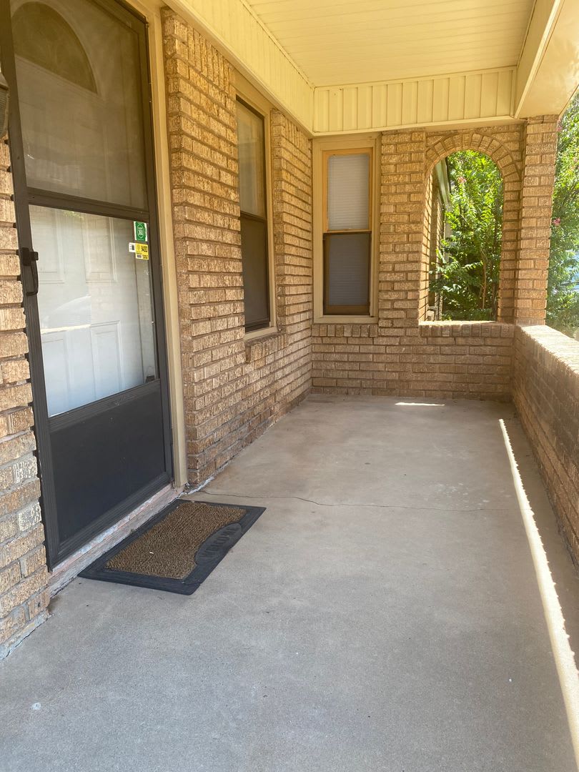 2 bed 1 bath for lease near downtown – photo 1