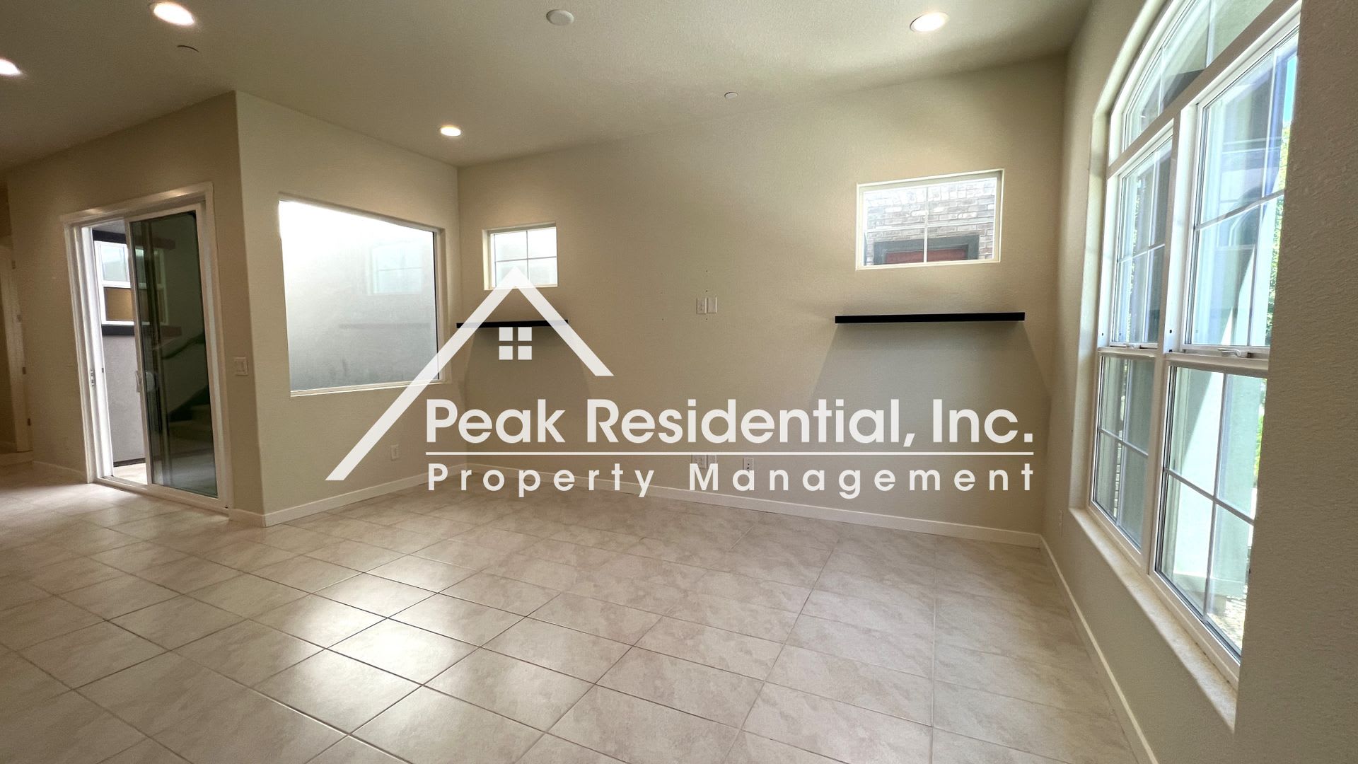 Newer 3Bd 2 5Ba West Sacramento Home With 2 Car Garage – photo 5