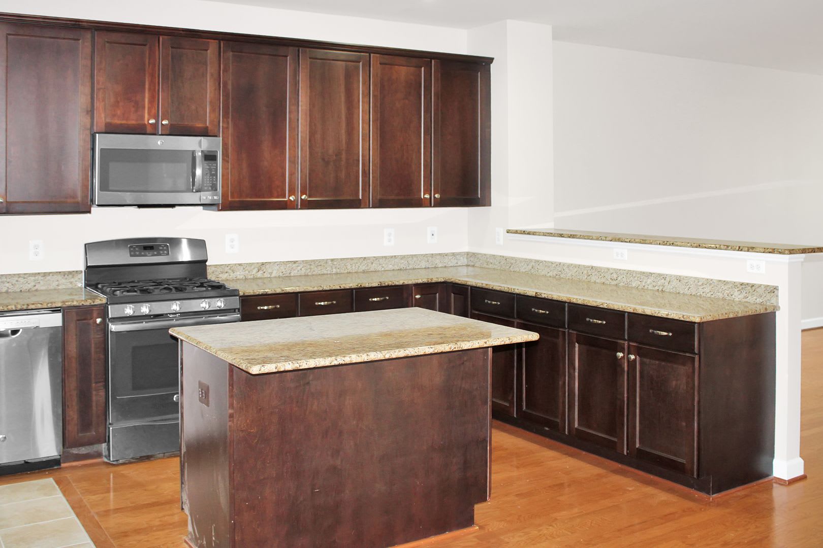 Garage townhome with mountain views – photo 4