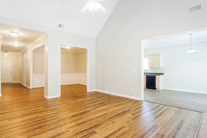 325 Bedford Circle – photo 4