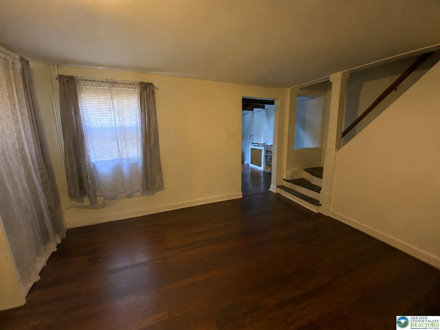 Cozy 2 bedroom allentown single home – photo 2