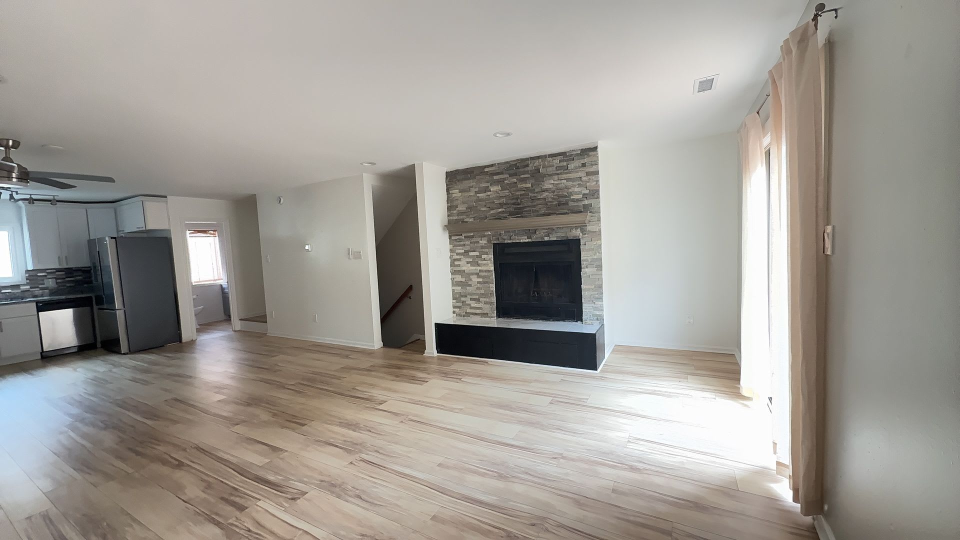 Spacious 2-Bedroom Condo! – photo 4