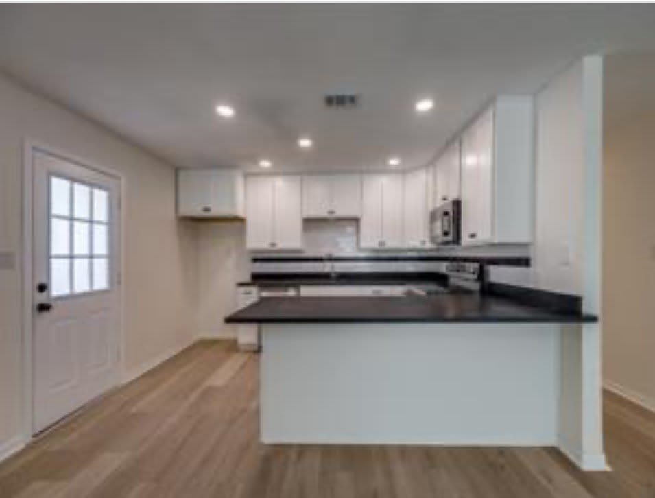 1721 W Walker Street – photo 3