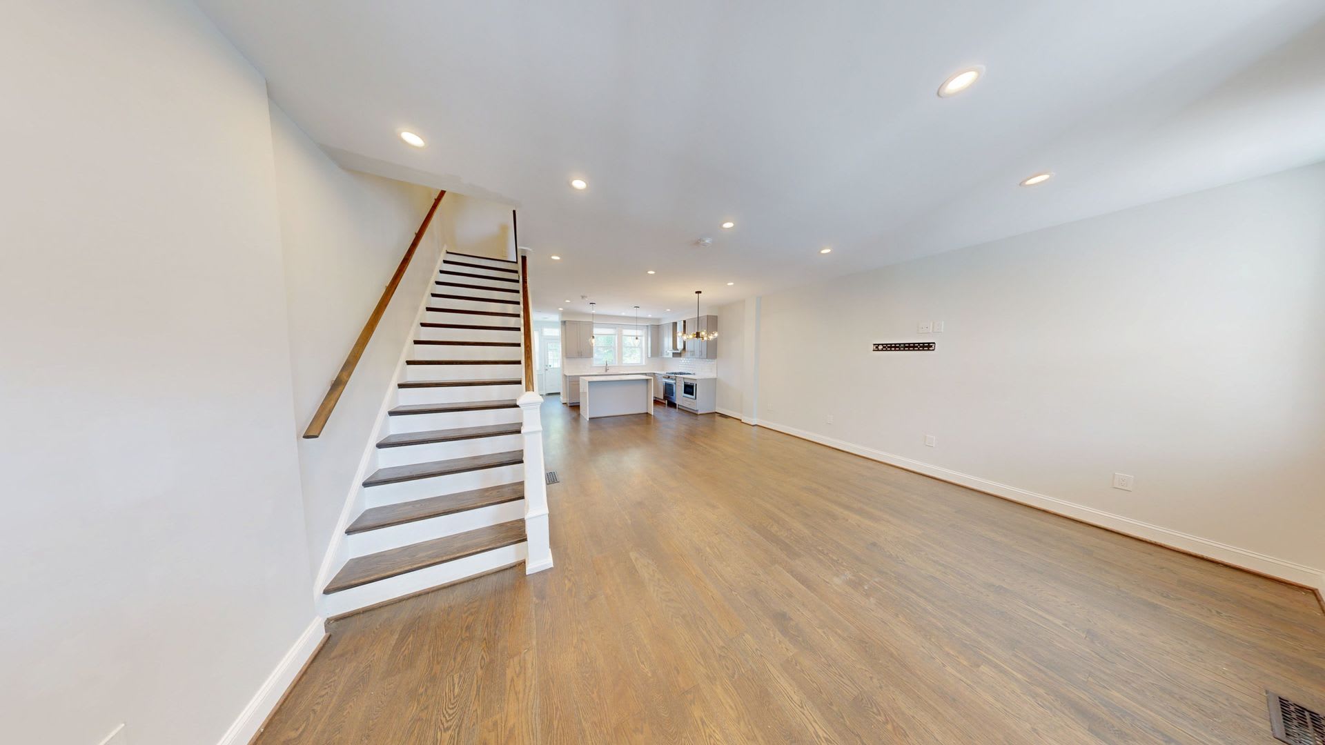 Stunning END UNIT 4 Bed + 3.5 BA located in Petworth! – photo 3