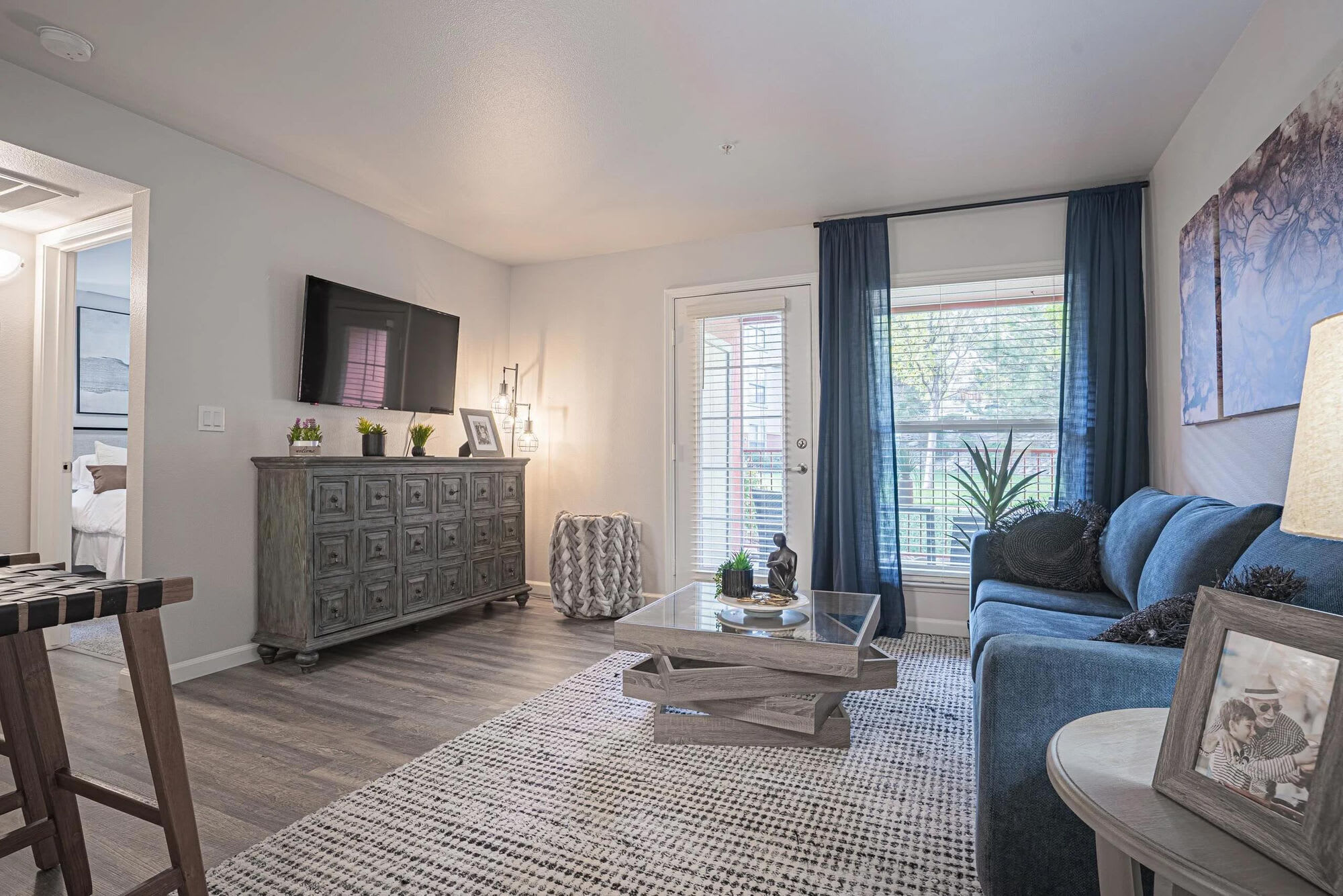 Austin Crest – photo 2