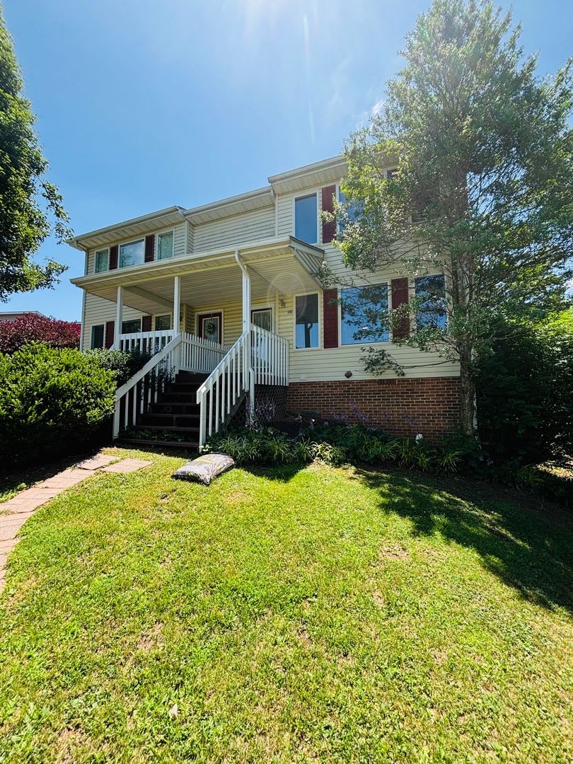 Nicely Appointed 3 Bedroom 2 Bath Townhome – photo 1