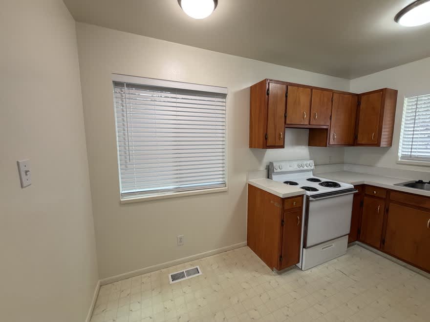 744/746 East 200 North – photo 2
