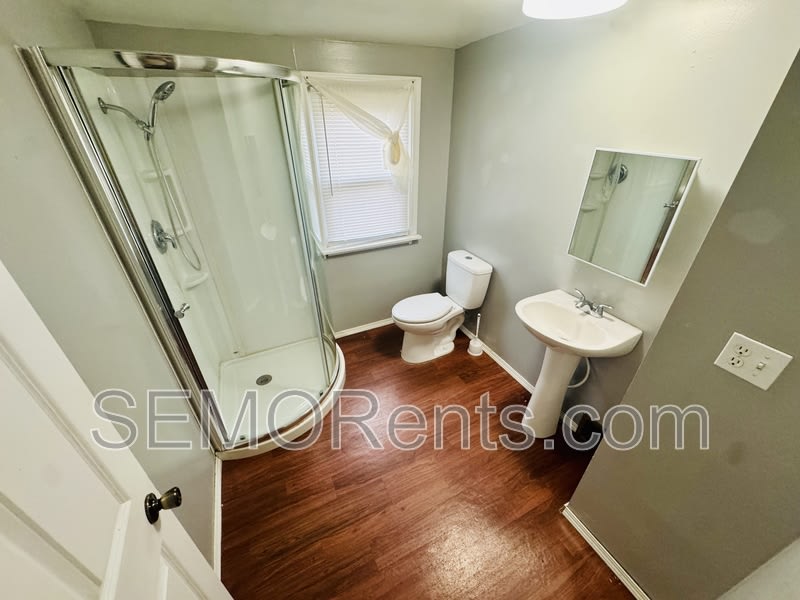 301 South Spring Street – photo 3