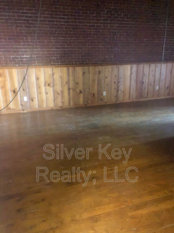 217 E. Washington Ave – photo 3