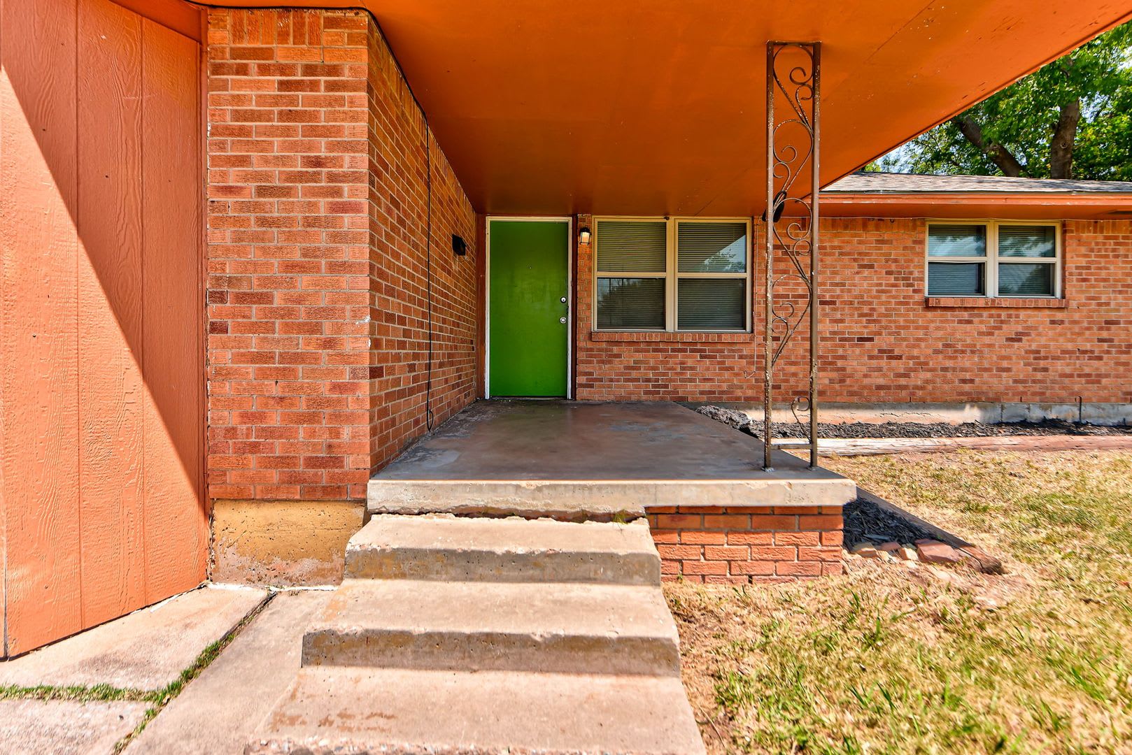 Comfortable 3 Bedroom Home in a Great Moore Location – photo 2